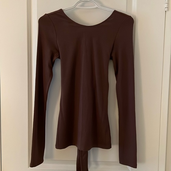 Aritzia Tops - Aritzia Wilfred Free Open back waist tie sweater